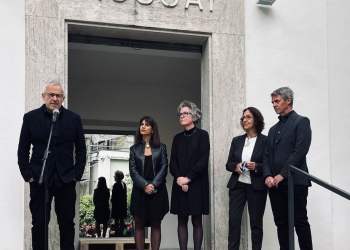 El jueves 21 de abril se realizó la inauguración oficial de la exposición Persona del artista Gerardo Goldwasser en el pabellón uruguayo en la Biennale Arte 2022. El evento contó con la presencia de la directora nacional de Cultura, Mariana Wainstein; la coordinadora del Instituto Nacional de Artes Visuales y comisaria del envío, Silvana Bergson; el artista, Gerardo Goldwasser; y los curadores, Pablo Uribe y Laura Malosetti Costa.