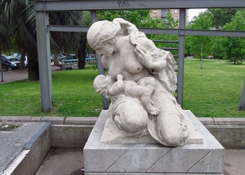 La Madre - Monumento en Montevideo - Autor Felipe Restrepo Acosta