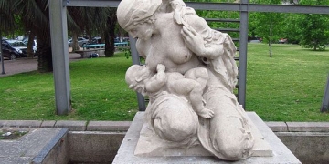 La Madre - Monumento en Montevideo - Autor Felipe Restrepo Acosta