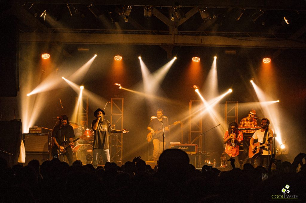 Armandinho en Uruguay - Mayo 2022 - Sala del Museo - Foto © Nicolas Maldonado Armandinho en Uruguay - Mayo 2022 - Sala del Museo - Foto © Nicolas Maldonado