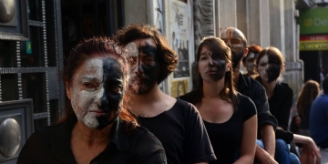 Cuerpo ArteAcción - "SERIE" - Estudiantes de Grupo Acción - Diciembre 2017 - Ciclo de Performance - Coordina: Valeria Píriz Taller Seveso / IENBA - UDELAR - Foto © Federico Meneses