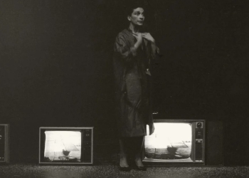 “Parquedades: escenas de parque para una actriz, video y música”, 1987. Fotoperformance. 13 fotografías en gelatina de plata sobre papel fibra.