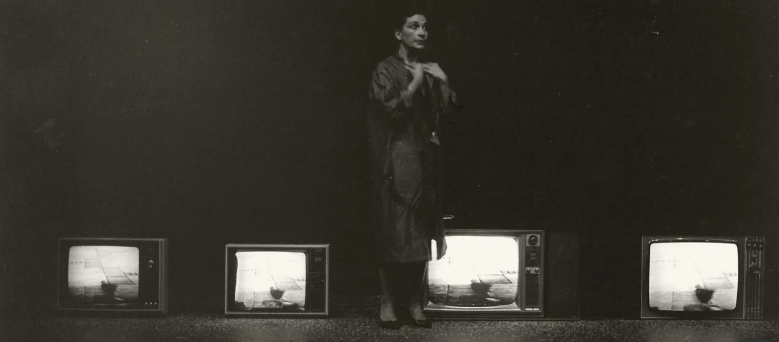 “Parquedades: escenas de parque para una actriz, video y música”, 1987. Fotoperformance. 13 fotografías en gelatina de plata sobre papel fibra.