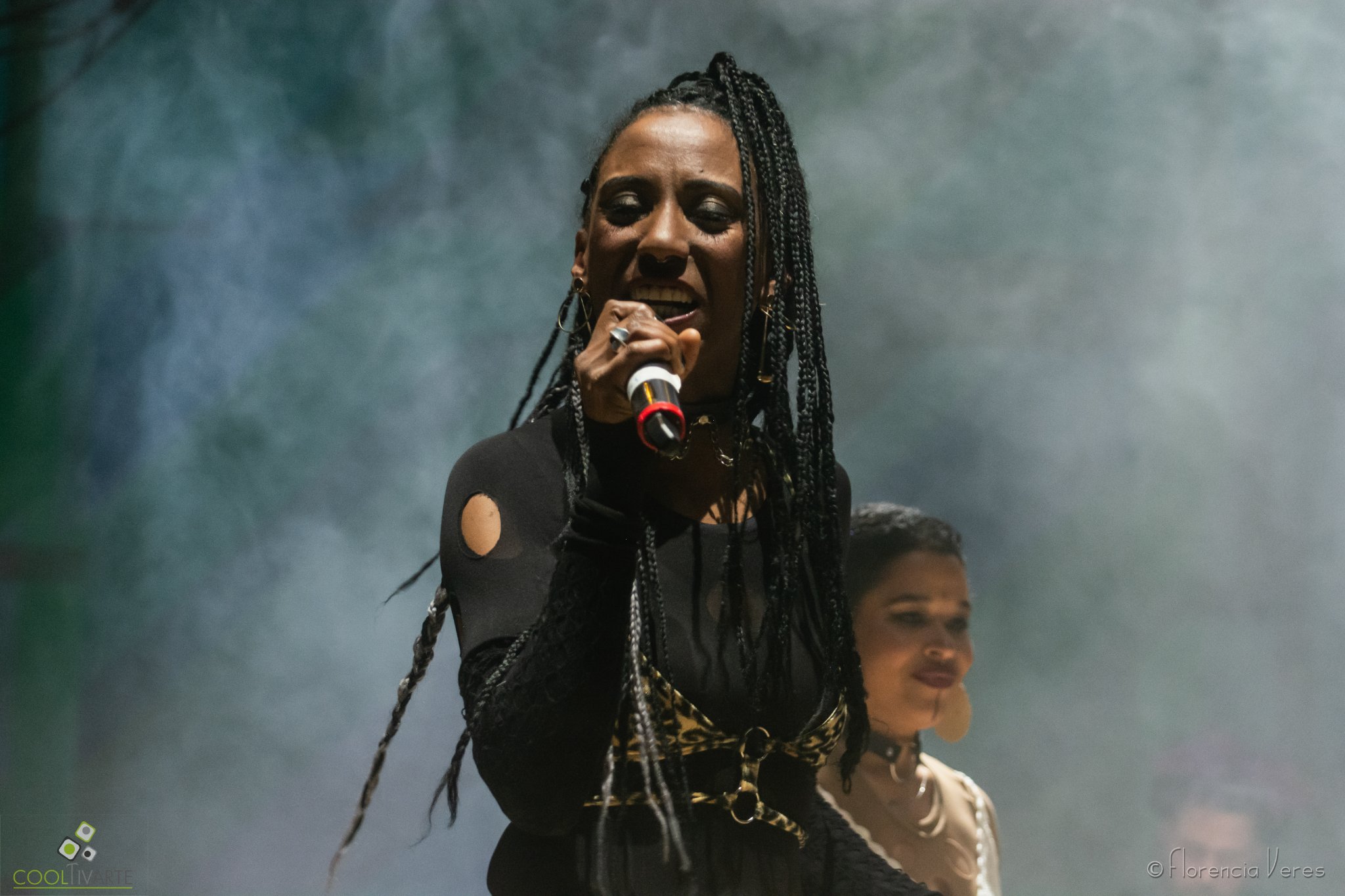 Nomusa + SAK se presentaron el 21 de julio del 2022 en el ciclo MYDMUS en Teatro Solís. Fotografía: Florencia Veres