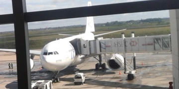 avion en aeropuerto