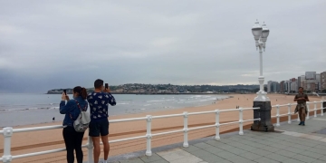 imagen de playa y rambla