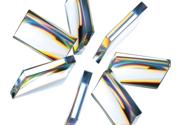 WHITNEY LANZA SU NUEVO ÁLBUM SPARK