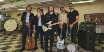 MORAT, la banda de pop en español del momento, se junta con JUANES por segunda vez en "506"