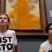 DOS ECOLOGISTAS ARROJAN SOPA DE TOMATE AL CUADRO “LOS GIRASOLES” DE VAN GOGH EN LA NATIONAL GALLERY EN LONDRES
