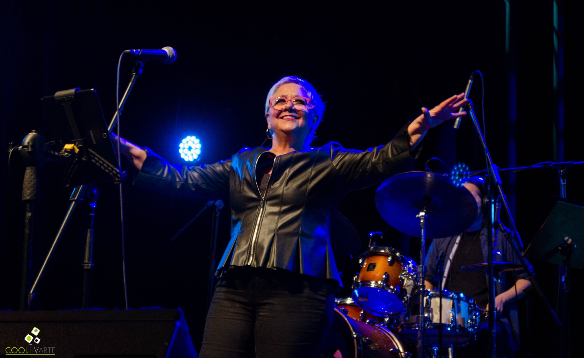 Laura Canoura en banda - Octubre 2022 - Sala Zitarrosa - Foto Rossana Gaudioso
