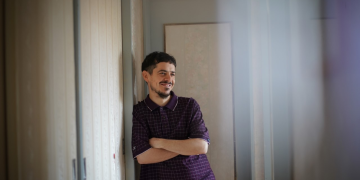 Luego de la separación de la banda Julio y Agosto, MOGUE -uno de sus miembros fundadores- decidió seguir su camino como solista y presenta hoy Parcialmente nublado, su primer LP.