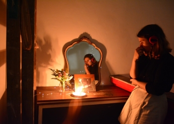 joven en reflejo de espejo - foto Federico Meneses