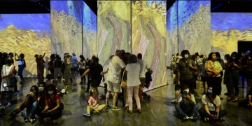 Recorren el mundo, llenan salas y convocan multitudes no exentas de polémica. De Van Gogh a Banksy: ¿muestra o show?