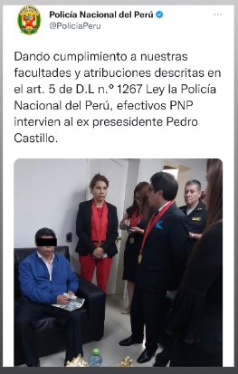 Dando cumplimiento a nuestras facultades y atribuciones descritas en el art. 5 de D.L n.° 1267 Ley la Policía Nacional del Perú, efectivos PNP intervienen al ex presesidente Pedro Castillo. Policía Nacional del Perú (@PoliciaPeru) December 7, 2022