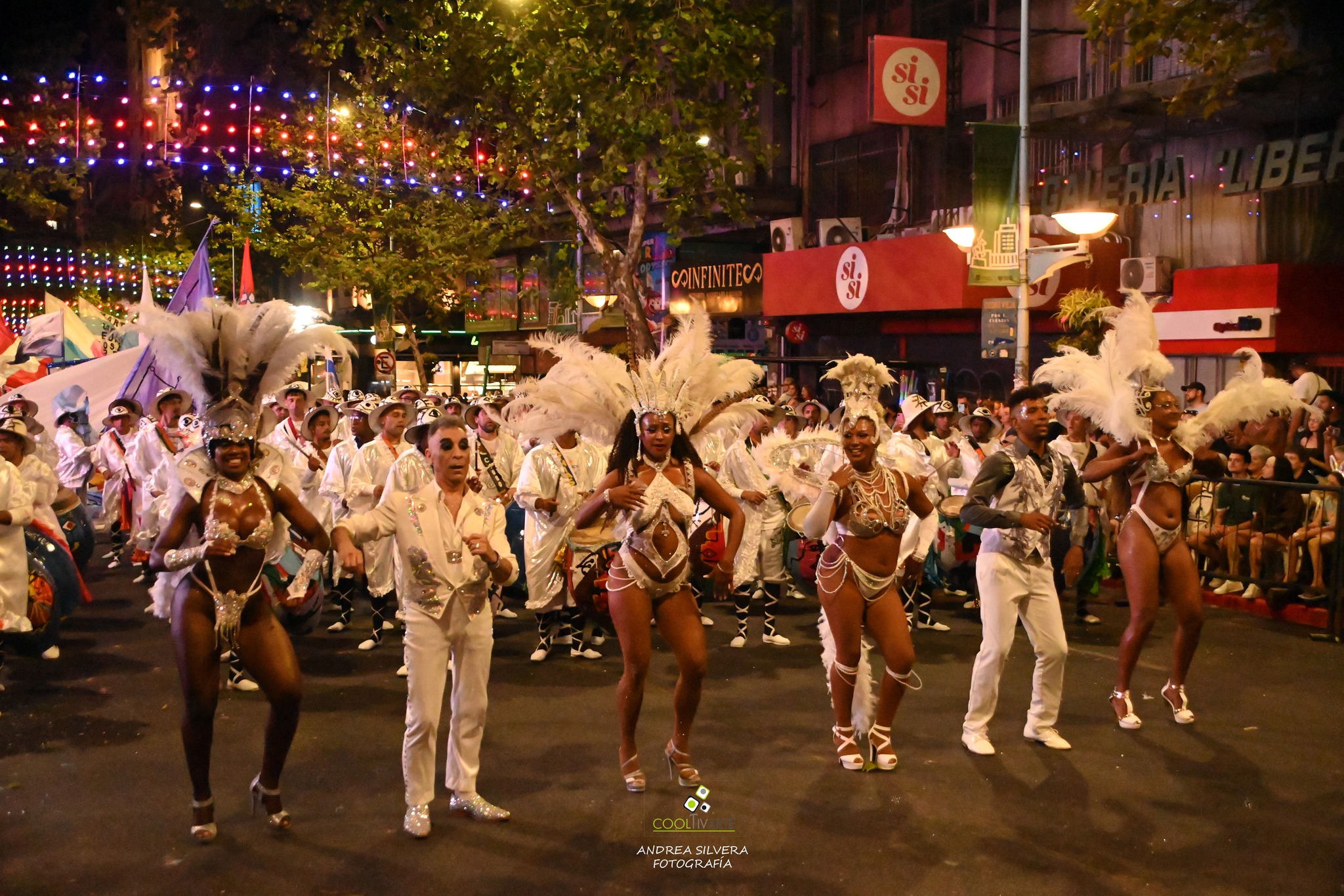 Desfile Inaugural del Carnaval 2023 Parte de lo que fué... calle 18 de julio , Montevideo - Foto Andrea Silvera