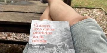 ÉRAMOS TRES NIÑOS PERDIDOS EN LA NIEBLA
