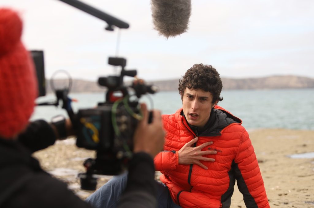 La serie uruguaya Bichero, de la productora Fusión, revivirá los primeros cinco capítulos de la temporada este domingo de 21 a 23.30 horas de Uruguay.