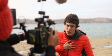 La serie uruguaya Bichero, de la productora Fusión, revivirá los primeros cinco capítulos de la temporada este domingo de 21 a 23.30 horas de Uruguay.