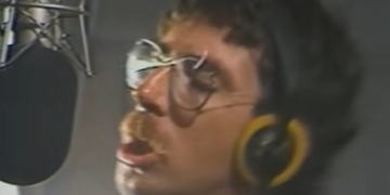 Music video by Charly García performing Piano Bar. © 1985 Interdisc S.A.