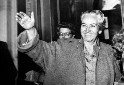 Gabriela Mistral - Fuente imagen - biografiasyvidas.com