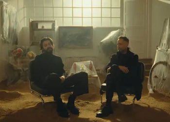 SALVADOR SOBRAL - al llegar (feat. Jorge Drexler) - videoclip oficial