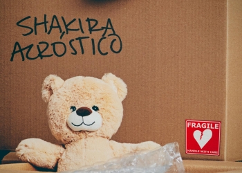 SHAKIRA lanza ACRÓSTICO