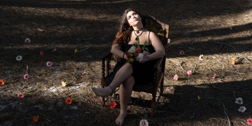 Simona Bustelo presenta Florecer Flores