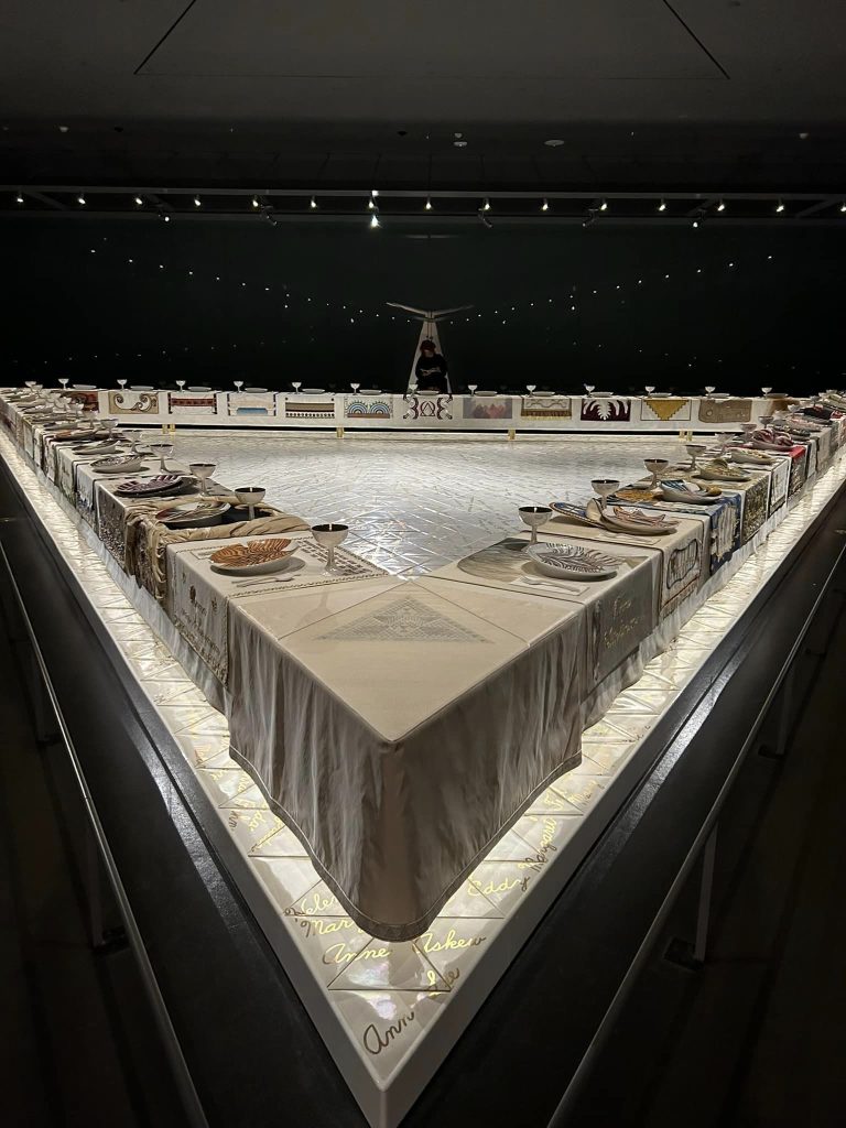Recorriendo Exposiciones THE DINNER PARTY - Brooklyn Museum of Art - por Daniel Benoit Cassou