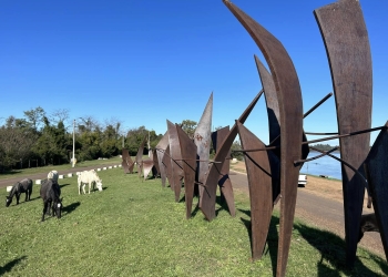 Recorriendo Exposiciones ESCULTURA “ERAN MILES” por Daniel Benoit Cassou