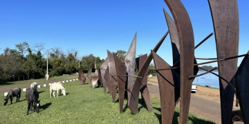 Recorriendo Exposiciones ESCULTURA “ERAN MILES” por Daniel Benoit Cassou