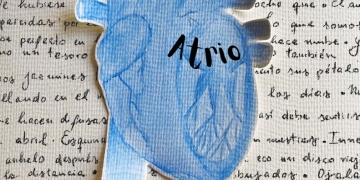 Tatiana Cabrera: estudiar el corazón y escribir canciones. La cantautora lanza Atrio, su primer EP, en todas las plataformas digitales.