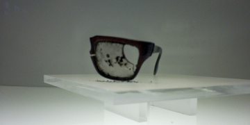 Anteojos ópticos del Presidente de Chile Salvador Allende, encontrados en el Palacio de la Moneda, tras el bombardeo