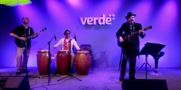 Mauricio Ubal (guitarra y voz) junto a Diego Azar (guitarra y coros), Álvaro Salas (percusión) Fundación Verde (FUCAC) 13 de septiembre, 2023