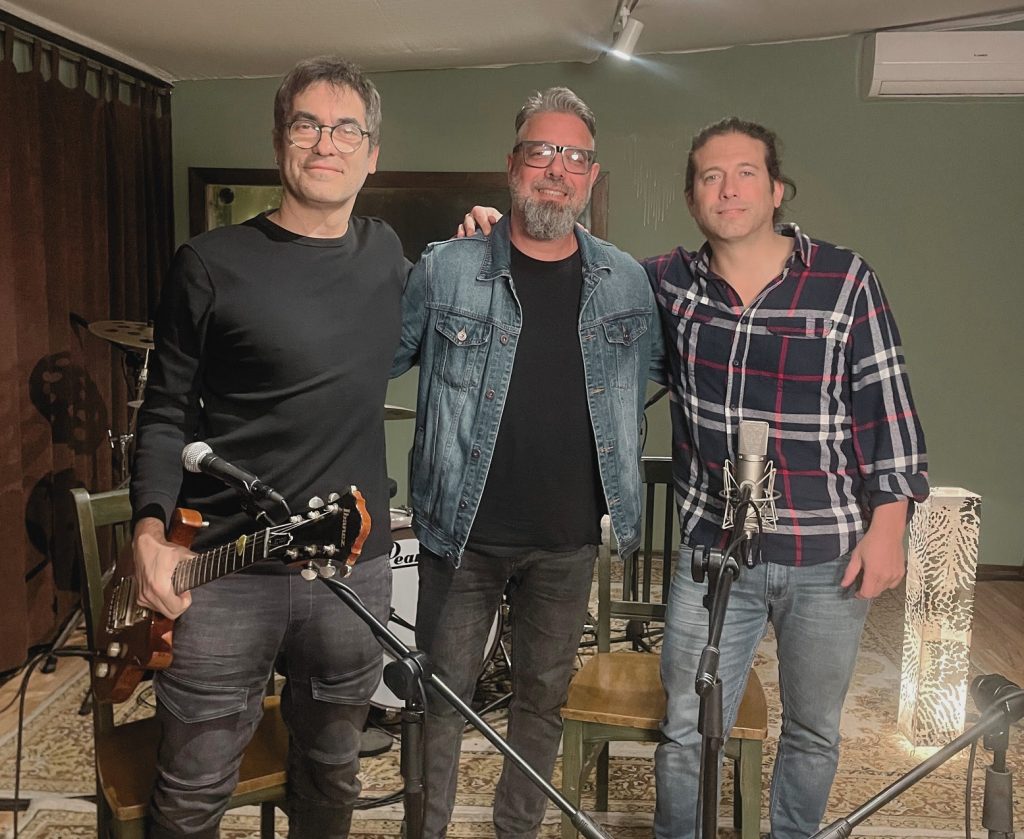 SPUNTONE & MENDARO junto a Mariano Martínez presentan "A Cartas Vistas"