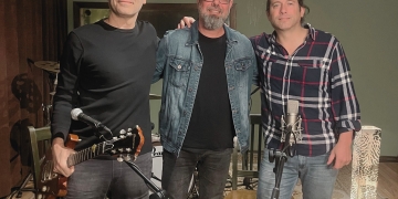 SPUNTONE & MENDARO junto a Mariano Martínez presentan "A Cartas Vistas"