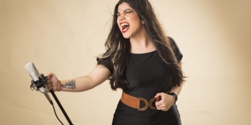 Anita Valiente, también conocida como "La Uruguayita", es una talentosa cantante del género folclórico latinoamericano.