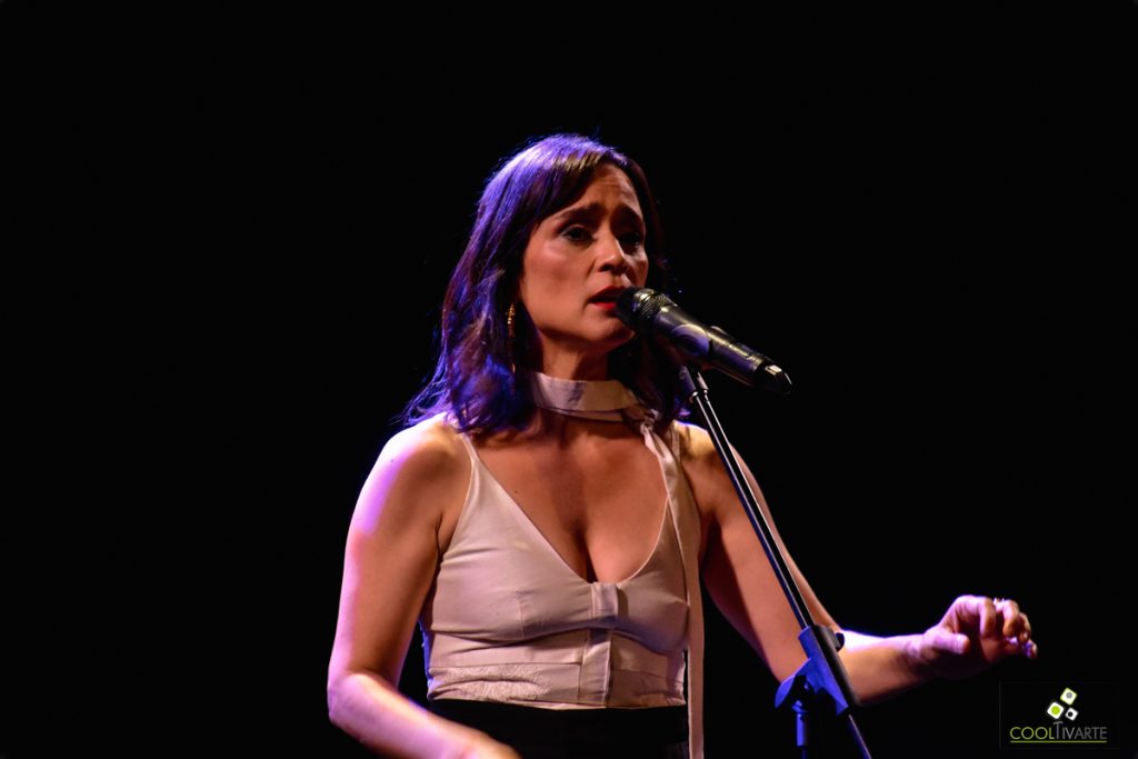 JULIETA VENEGAS presentando su disco TU HISTORIA - TEATRO SOLÍS - 30 de Noviembre 2023 - Foto Olivia Perazzo
