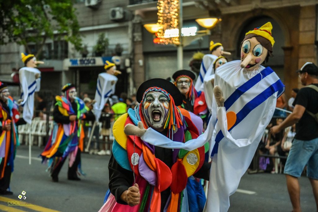 Desfile inaugural de Carnaval 2024 Av. 18 de Julio Fotografia: Jonathan La Paz