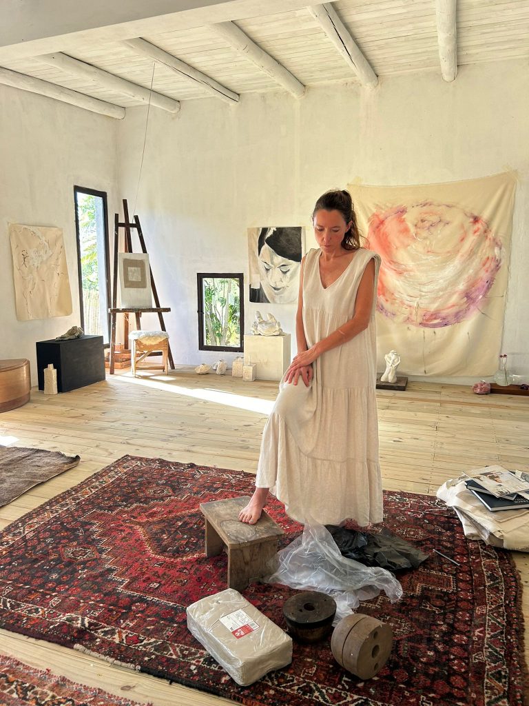 EVA CLAESSENS - LA PINTORA DEL AMOR - Visitando Talleres por Daniel Benoit Cassou