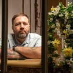 Falquez estrena - Solemn Eyes - Una invitación a abrir el corazón y a enfrentar las emociones.