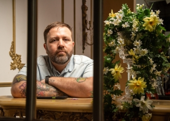 Falquez estrena - Solemn Eyes - Una invitación a abrir el corazón y a enfrentar las emociones.