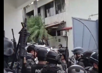 Valiente y decidido accionar de las unidades especializadas de la @PoliciaEcuador para retomar el control en @tctelevision .