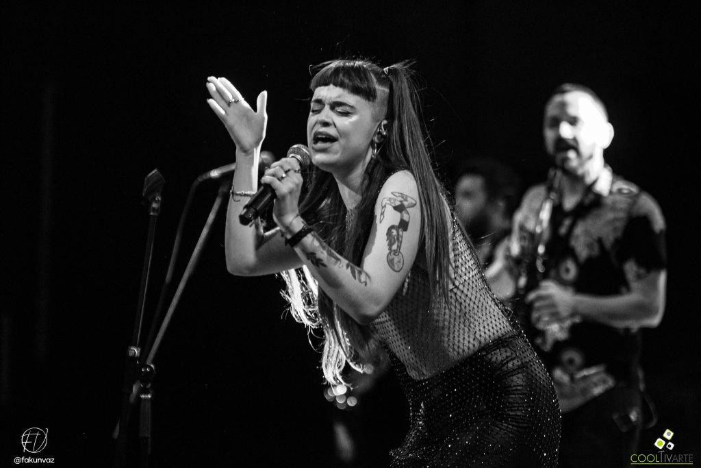 Cuatro Pesos y La Filarmónica en el Teatro Solis 17-2-23 – Foto- Facundo Vázquez