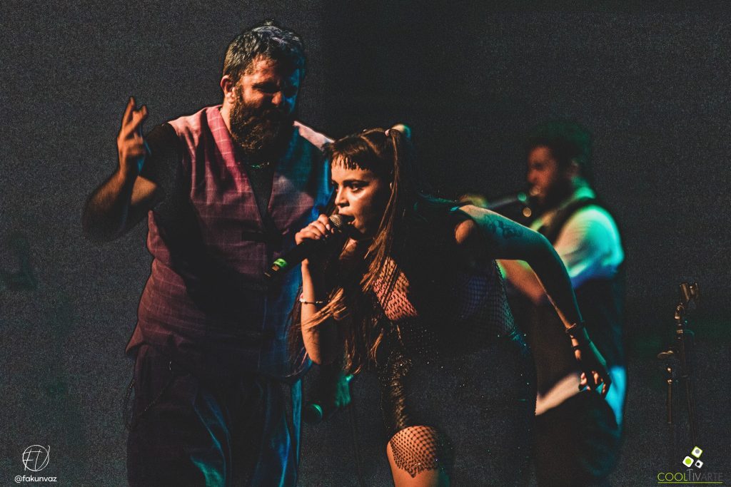 Cuatro Pesos y La Filarmónica en el Teatro Solis 17-2-23 – Foto- Facundo Vázquez Cuatro Pesos y La Filarmónica en el Teatro Solis 17-2-23 – Foto- Facundo Vázquez