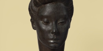 Cabeza de mujer. María Carmen Portela de Sosa (1898-1983). Bronce. 62 x 23 x 31 cm. Nº inv. 1537.