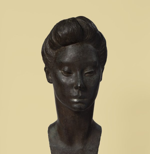Cabeza de mujer. María Carmen Portela de Sosa (1898-1983). Bronce. 62 x 23 x 31 cm. Nº inv. 1537.