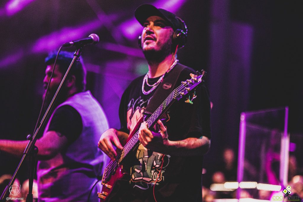 Cuatro Pesos y La Filarmónica en el Teatro Solis 17-2-23 - Foto: Facundo Vázquez Cuatro Pesos y La Filarmónica en el Teatro Solis 17-2-23 - Foto: Facundo Vázquez