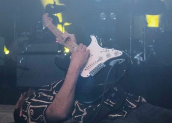 Ecléctico celebra el lanzamiento de su primer álbum en Tazu Bar Cultural