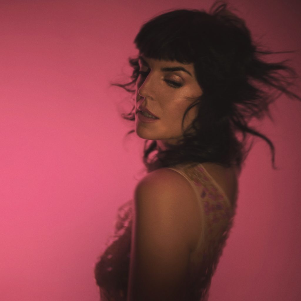 Lucía González presenta "Noctámbulos", su nueva canción Lucía González presenta "Noctámbulos", su nueva canción