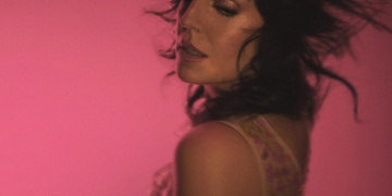 Lucía González presenta "Noctámbulos", su nueva canción